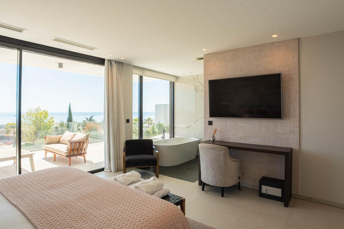 Huis te koop in Estepona | 9 slaapkamers H5372068