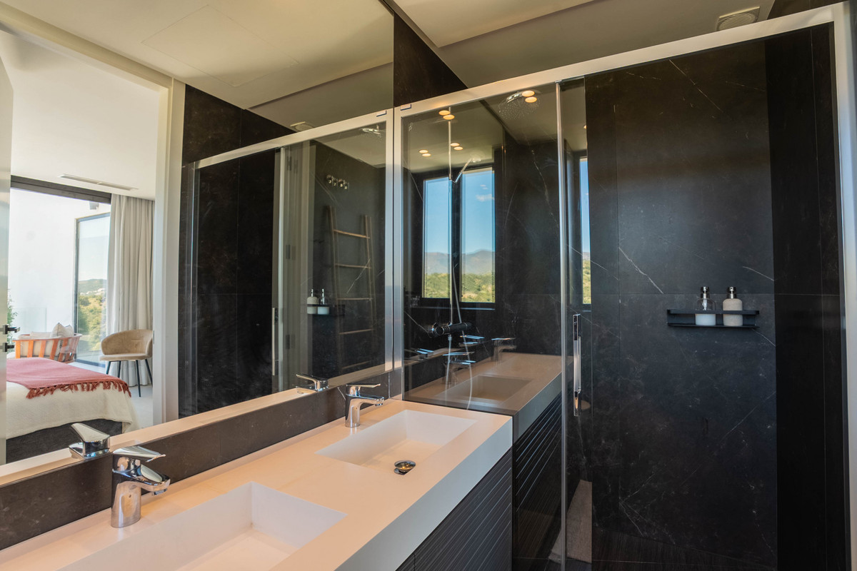 Huis te koop in Estepona | 9 slaapkamers H5372068