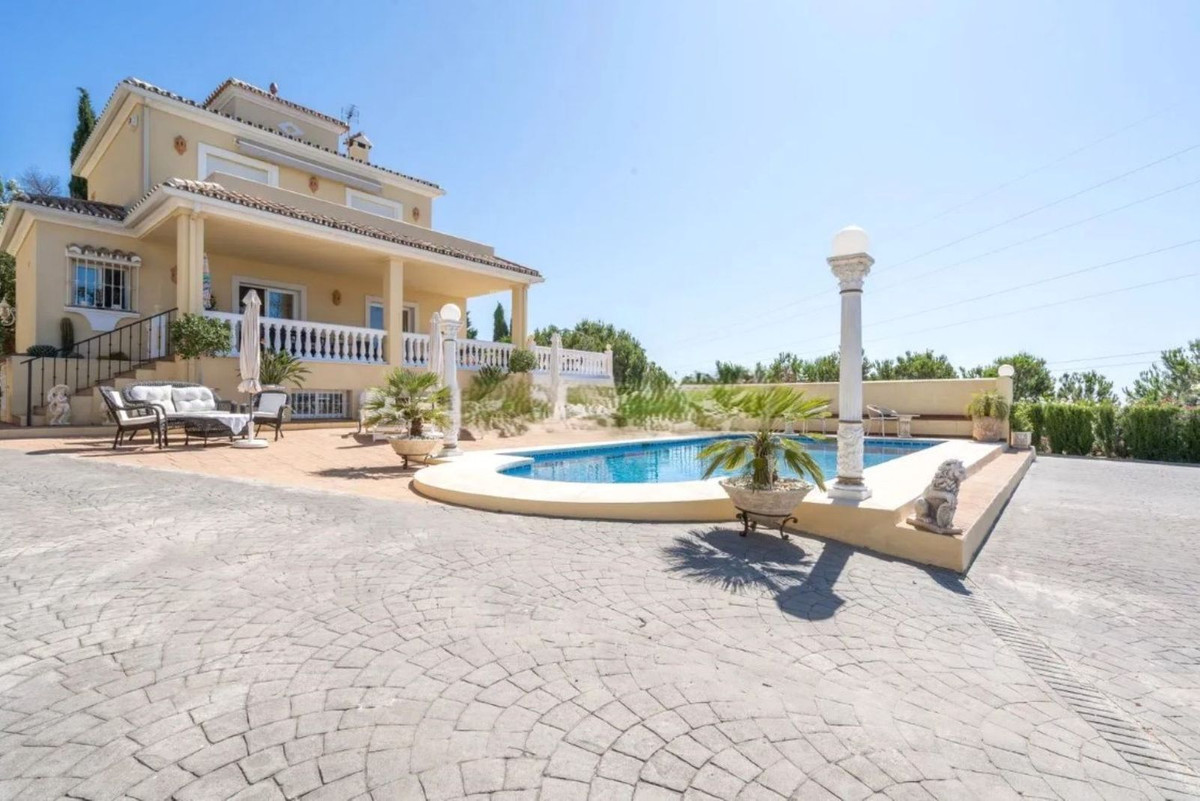 Huis te koop in Estepona | 6 slaapkamers H5373754