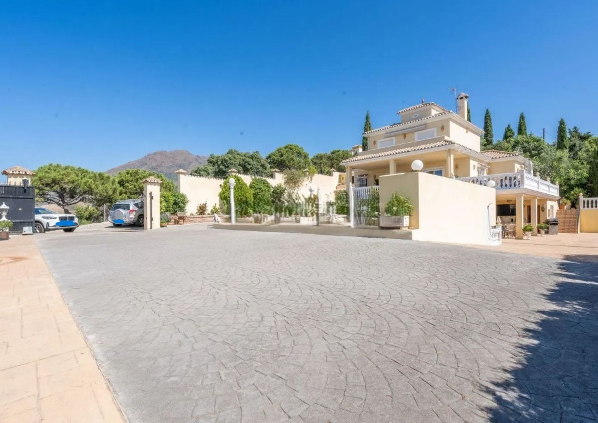 Huis te koop in Estepona | 6 slaapkamers H5373754