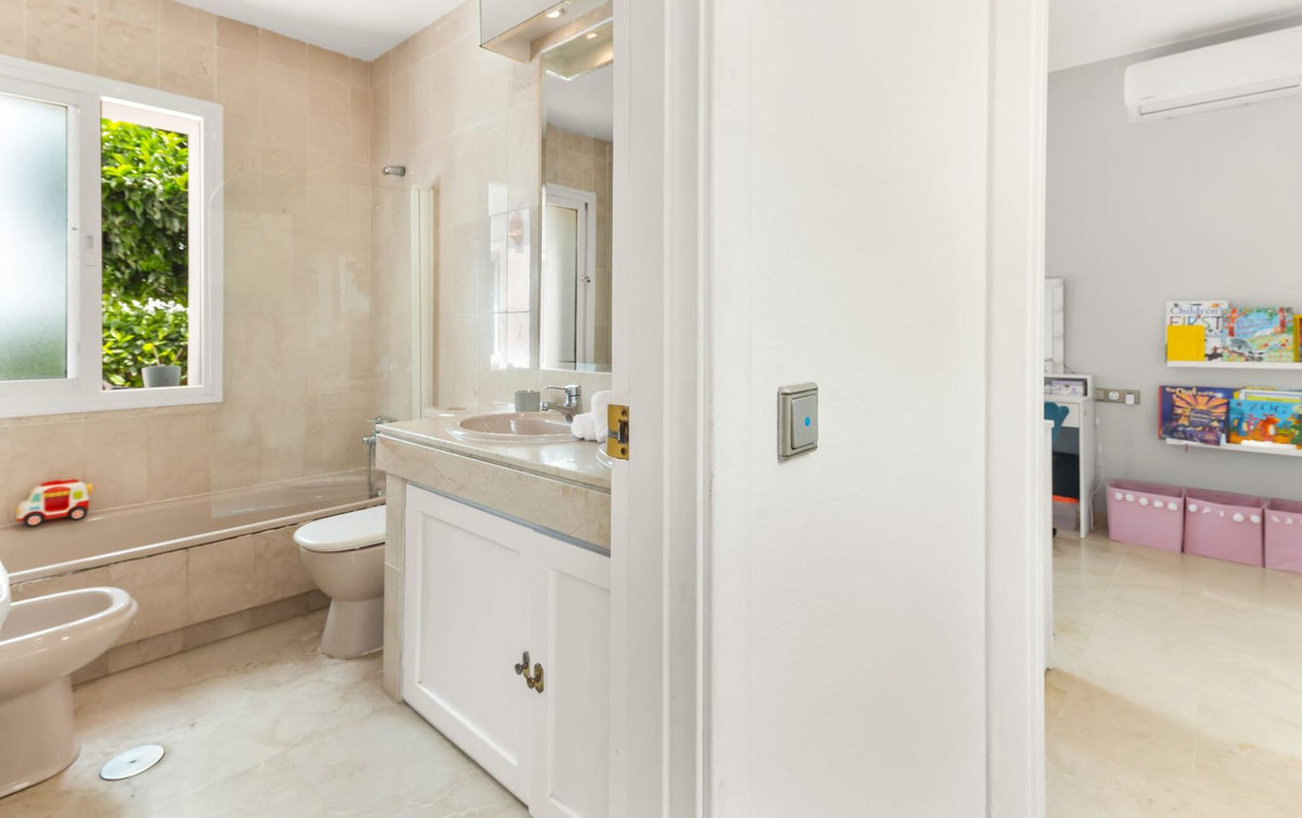 Huis te koop in Estepona | 3 slaapkamers H5373838