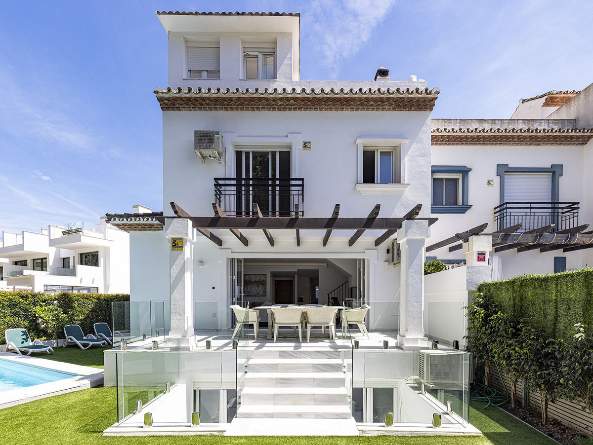 Huis te koop in Estepona | 5 slaapkamers H5374486