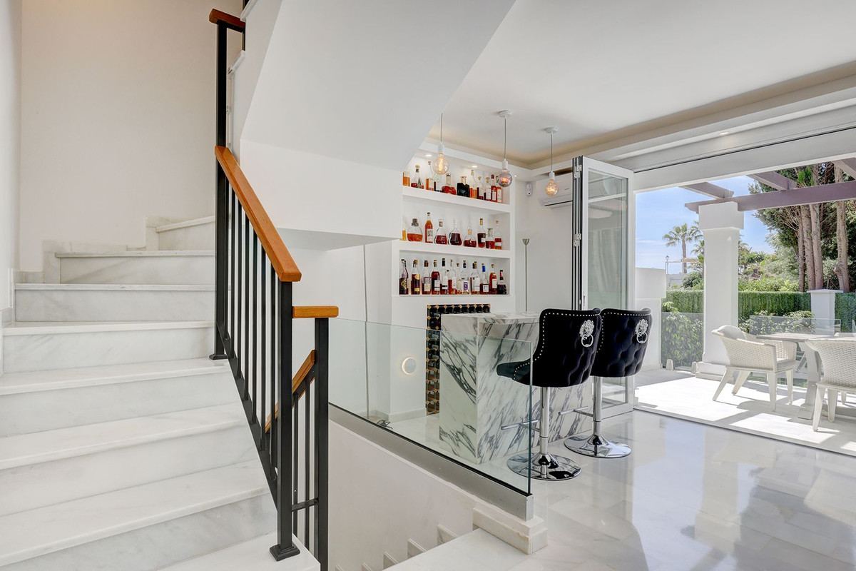 Huis te koop in Estepona | 5 slaapkamers H5374486