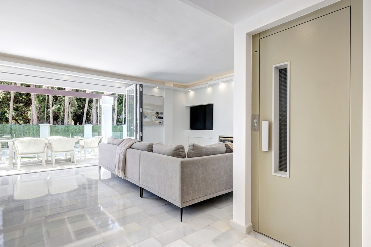 Huis te koop in Estepona | 5 slaapkamers H5374486