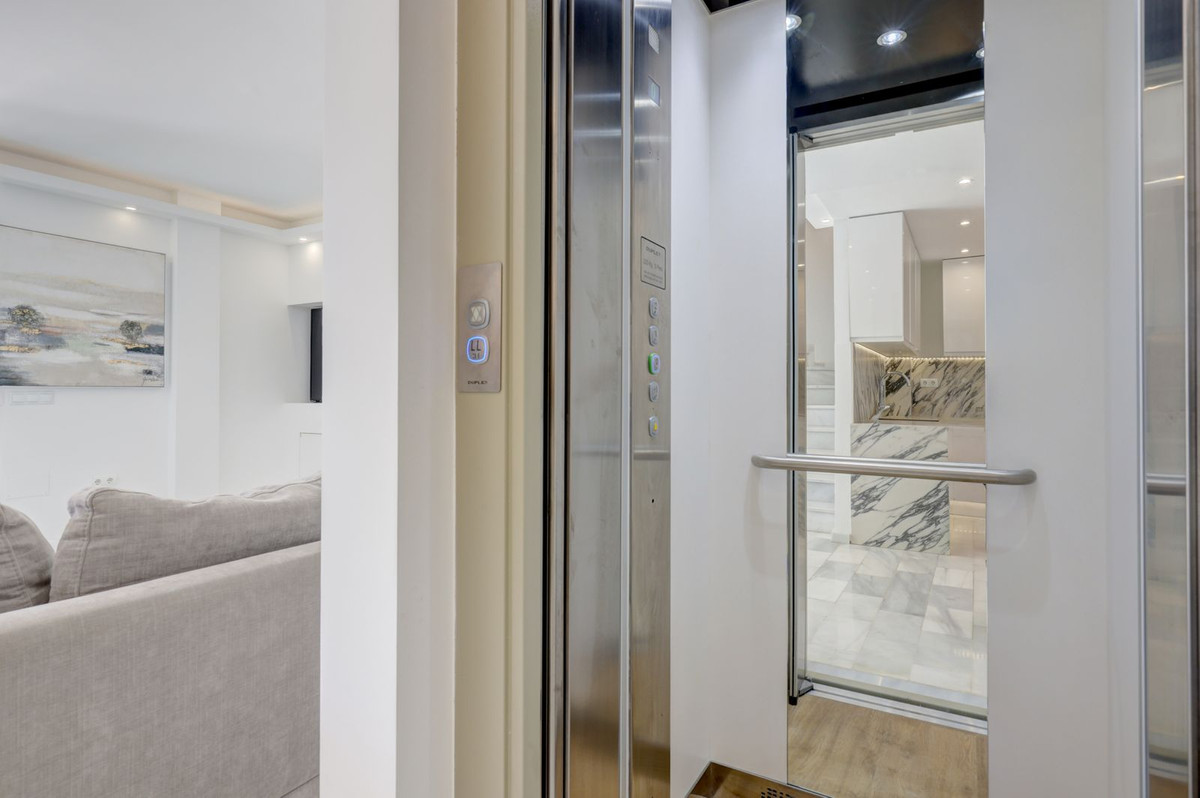 Huis te koop in Estepona | 5 slaapkamers H5374486
