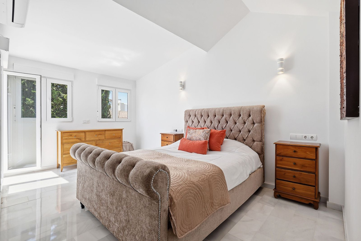 Huis te koop in Estepona | 5 slaapkamers H5374486