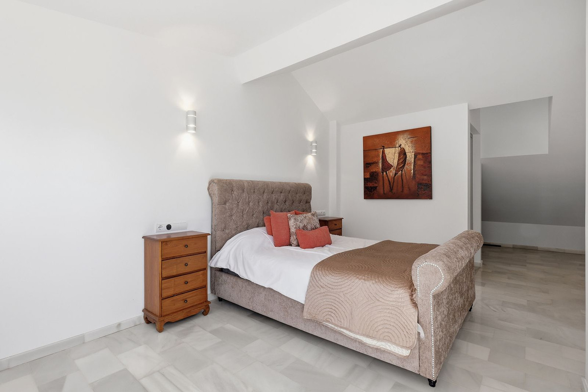 Huis te koop in Estepona | 5 slaapkamers H5374486