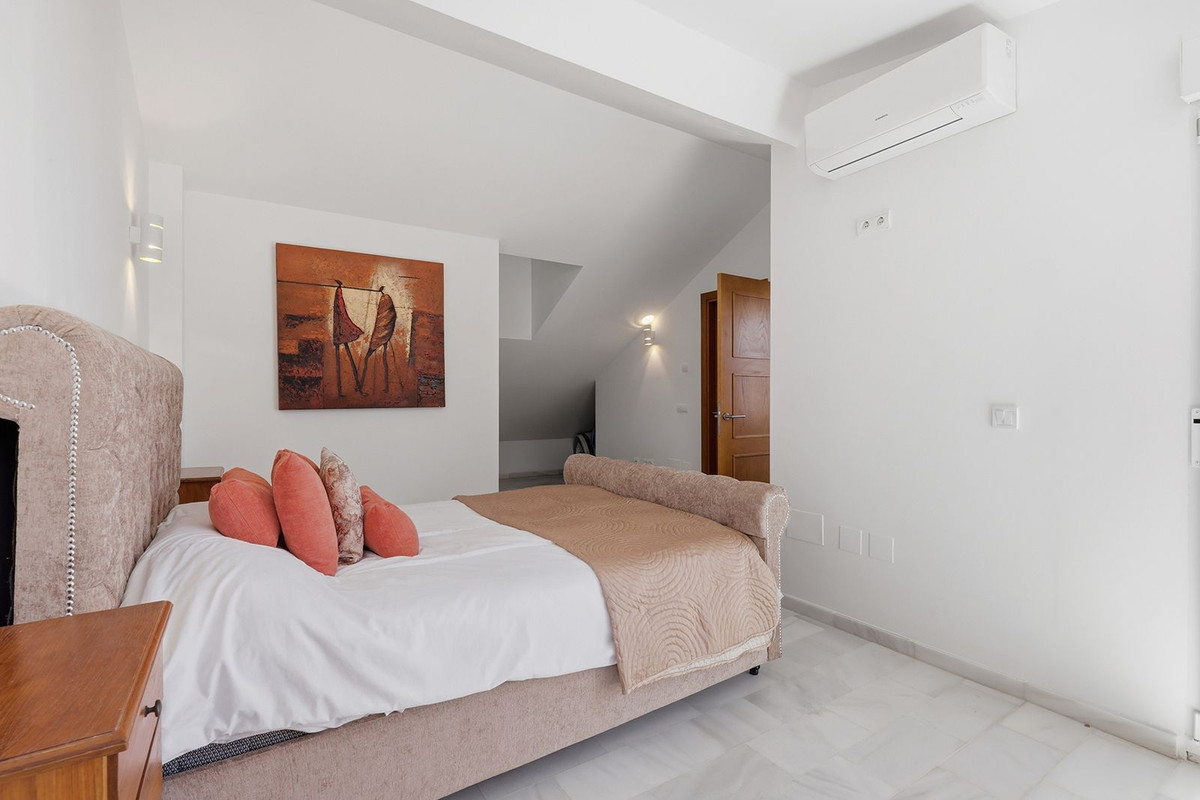 Huis te koop in Estepona | 5 slaapkamers H5374486