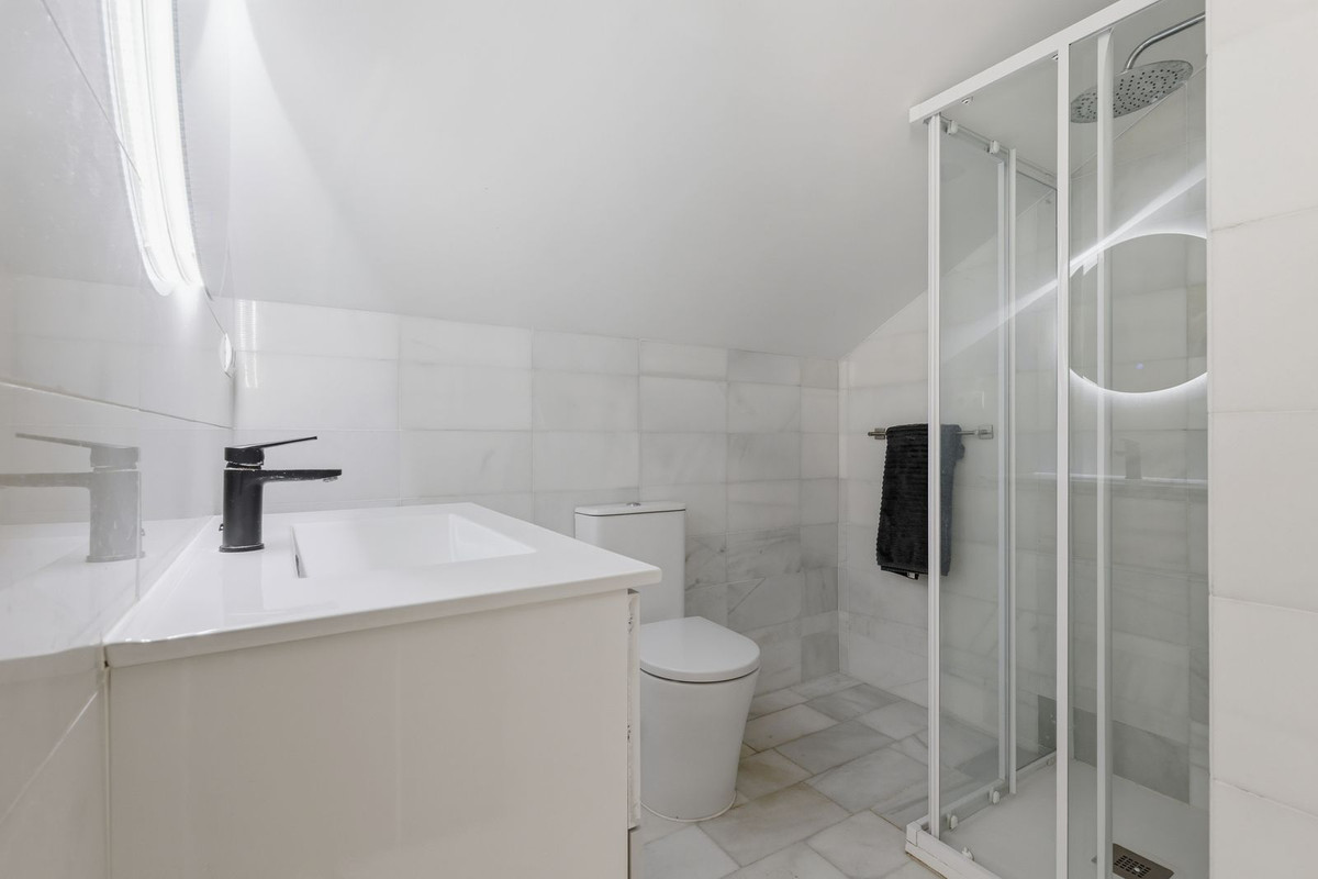 Huis te koop in Estepona | 5 slaapkamers H5374486