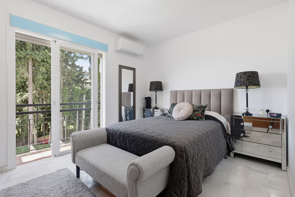 Huis te koop in Estepona | 5 slaapkamers H5374486