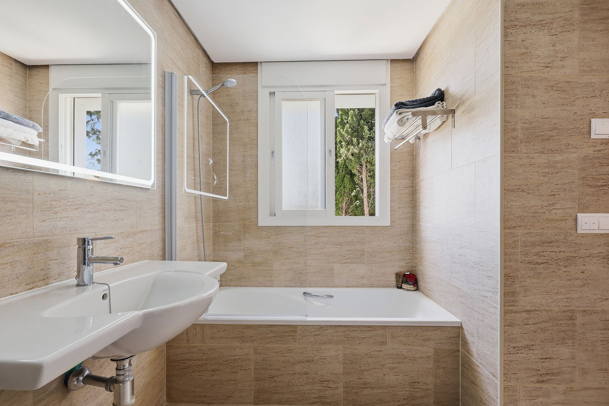 Huis te koop in Estepona | 5 slaapkamers H5374486