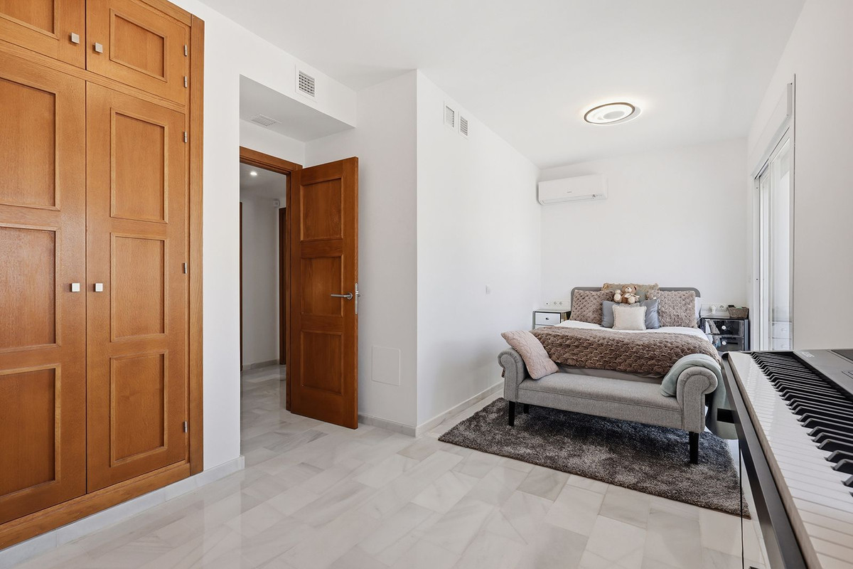 Huis te koop in Estepona | 5 slaapkamers H5374486