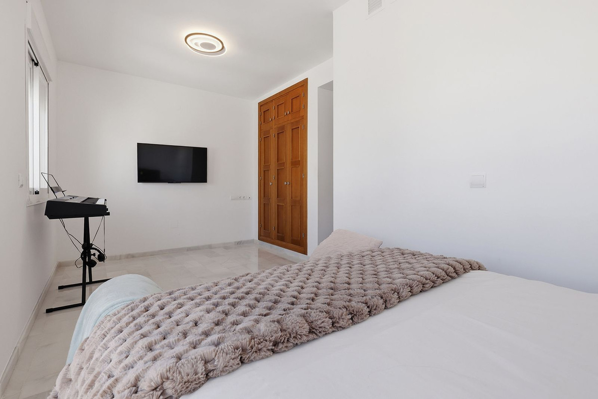 Huis te koop in Estepona | 5 slaapkamers H5374486
