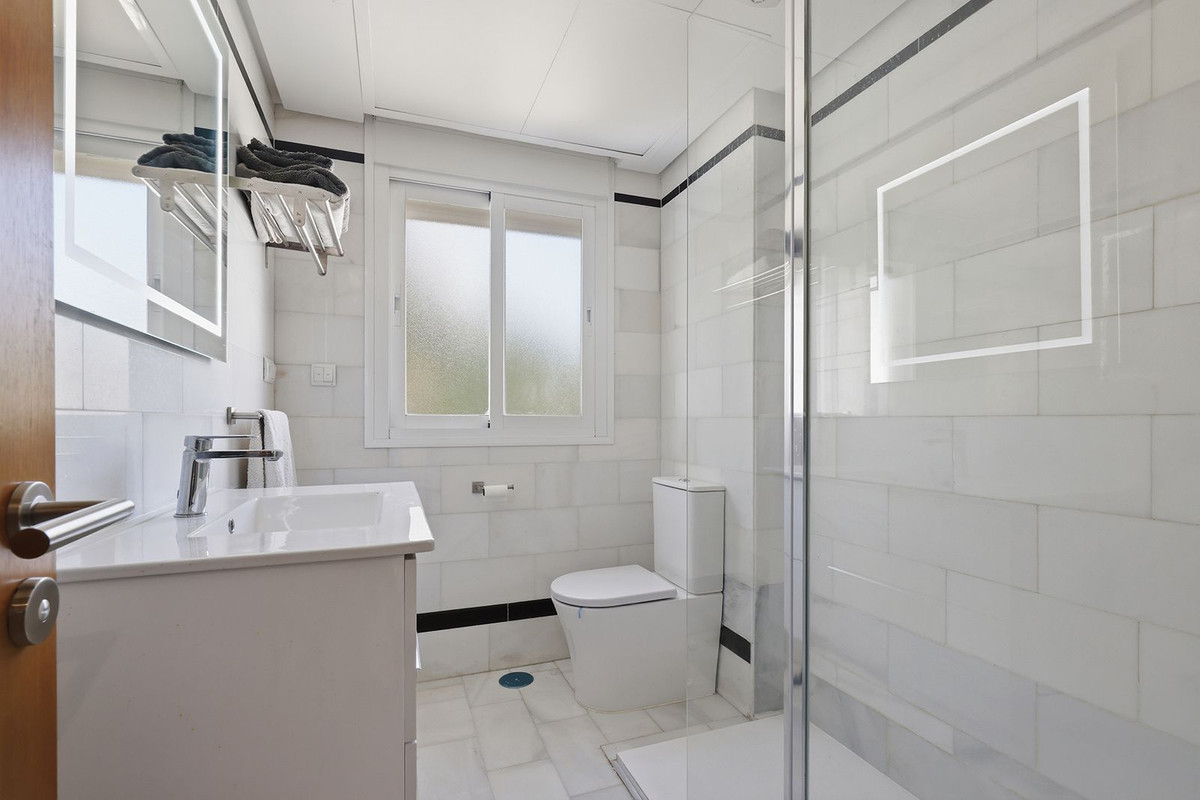 Huis te koop in Estepona | 5 slaapkamers H5374486