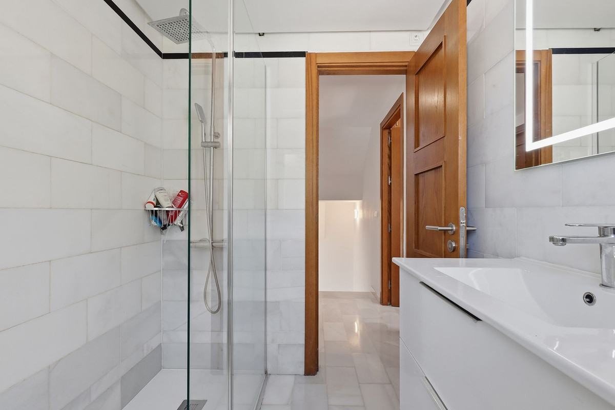 Huis te koop in Estepona | 5 slaapkamers H5374486