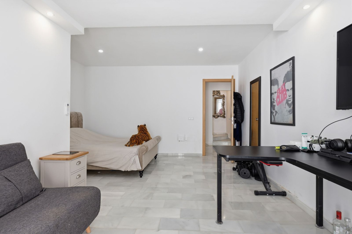 Huis te koop in Estepona | 5 slaapkamers H5374486