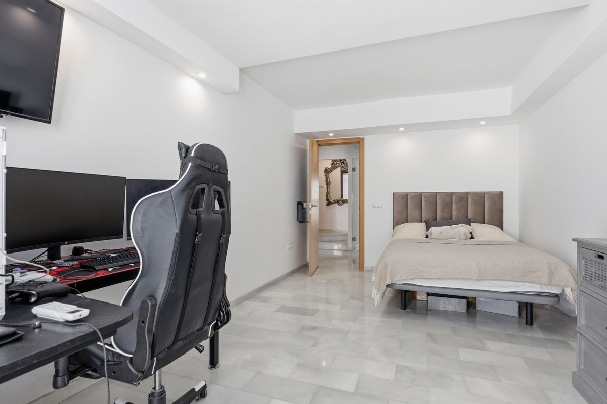 Huis te koop in Estepona | 5 slaapkamers H5374486