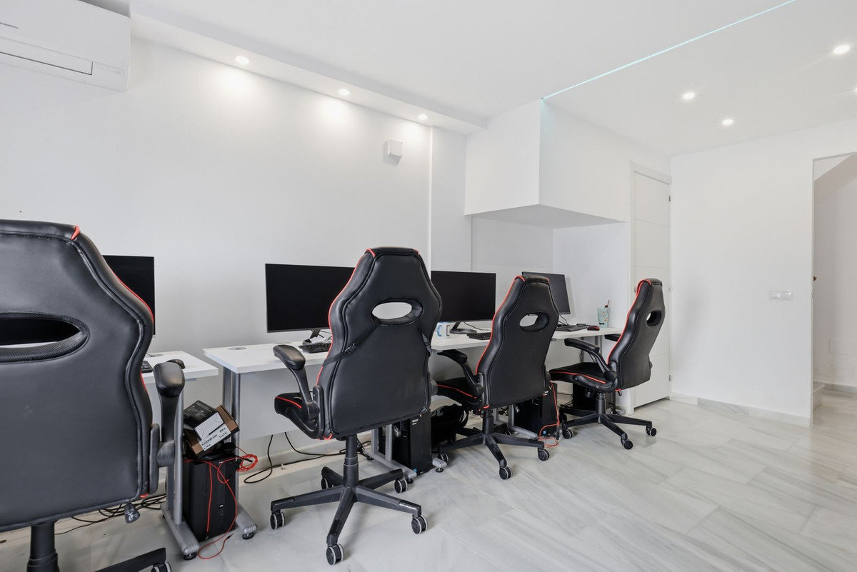Huis te koop in Estepona | 5 slaapkamers H5374486