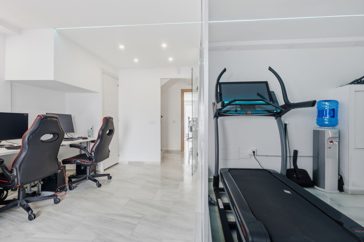 Huis te koop in Estepona | 5 slaapkamers H5374486