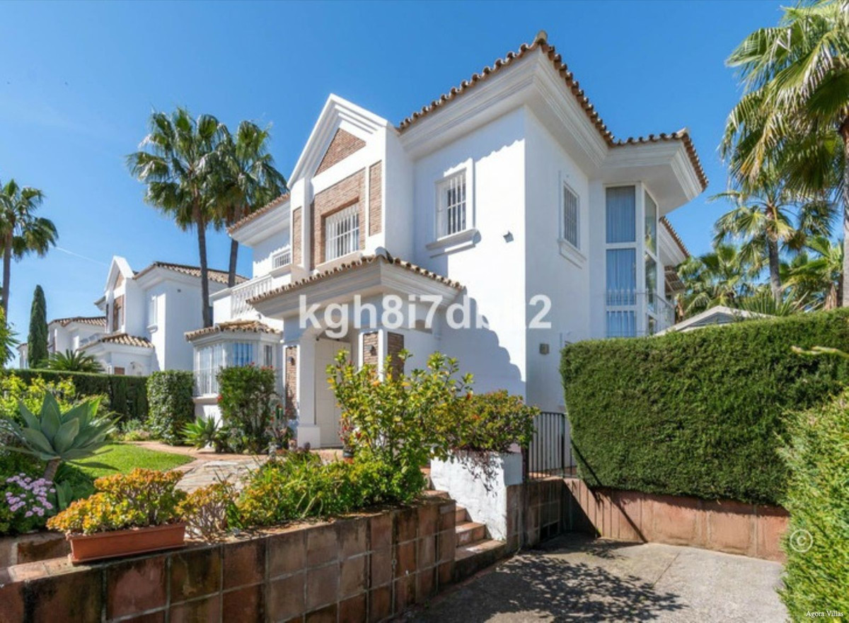 Huis te koop in Estepona | 4 slaapkamers H5380165