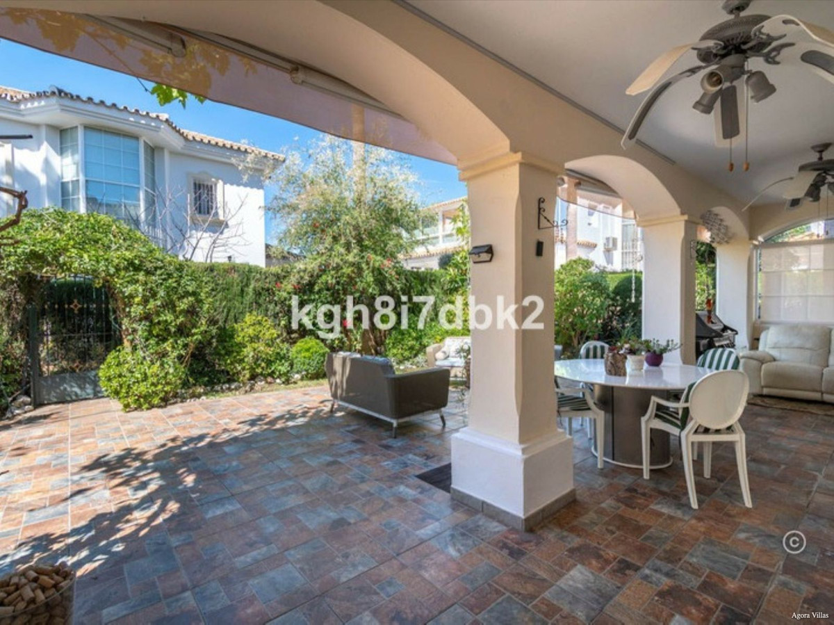 Huis te koop in Estepona | 4 slaapkamers H5380165