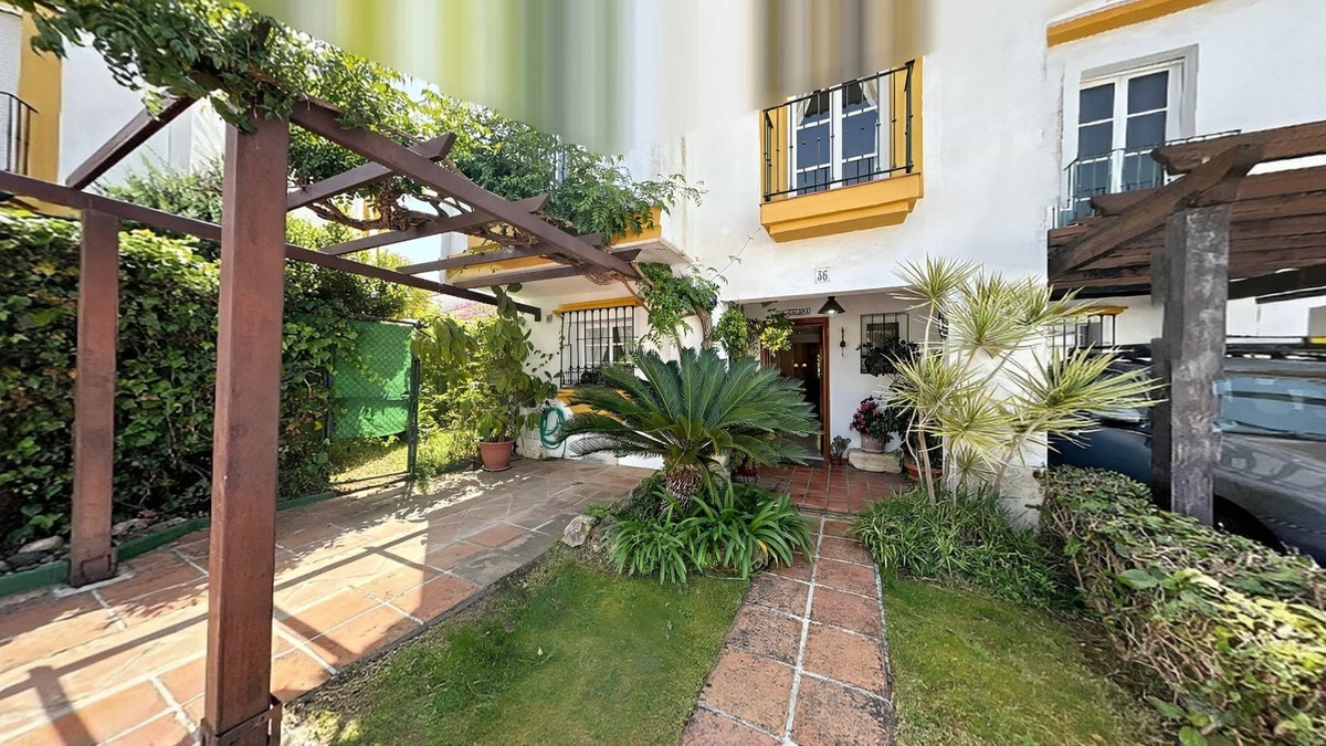 Huis te koop in Estepona | 4 slaapkamers H5383693