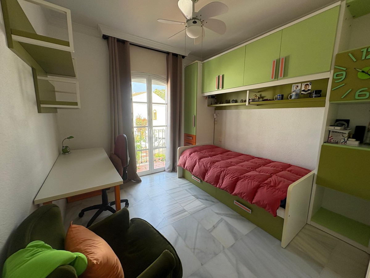 Huis te koop in Estepona | 4 slaapkamers H5383693