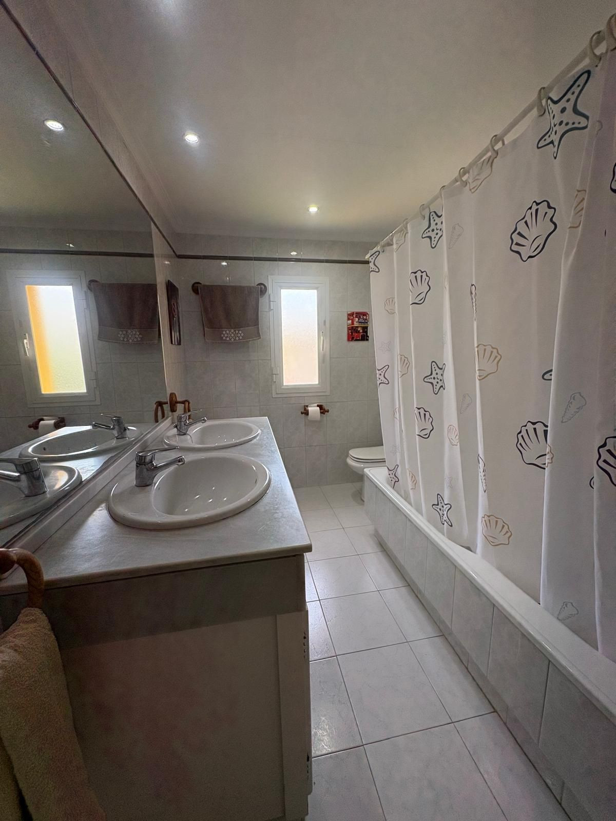 Huis te koop in Estepona | 4 slaapkamers H5383693