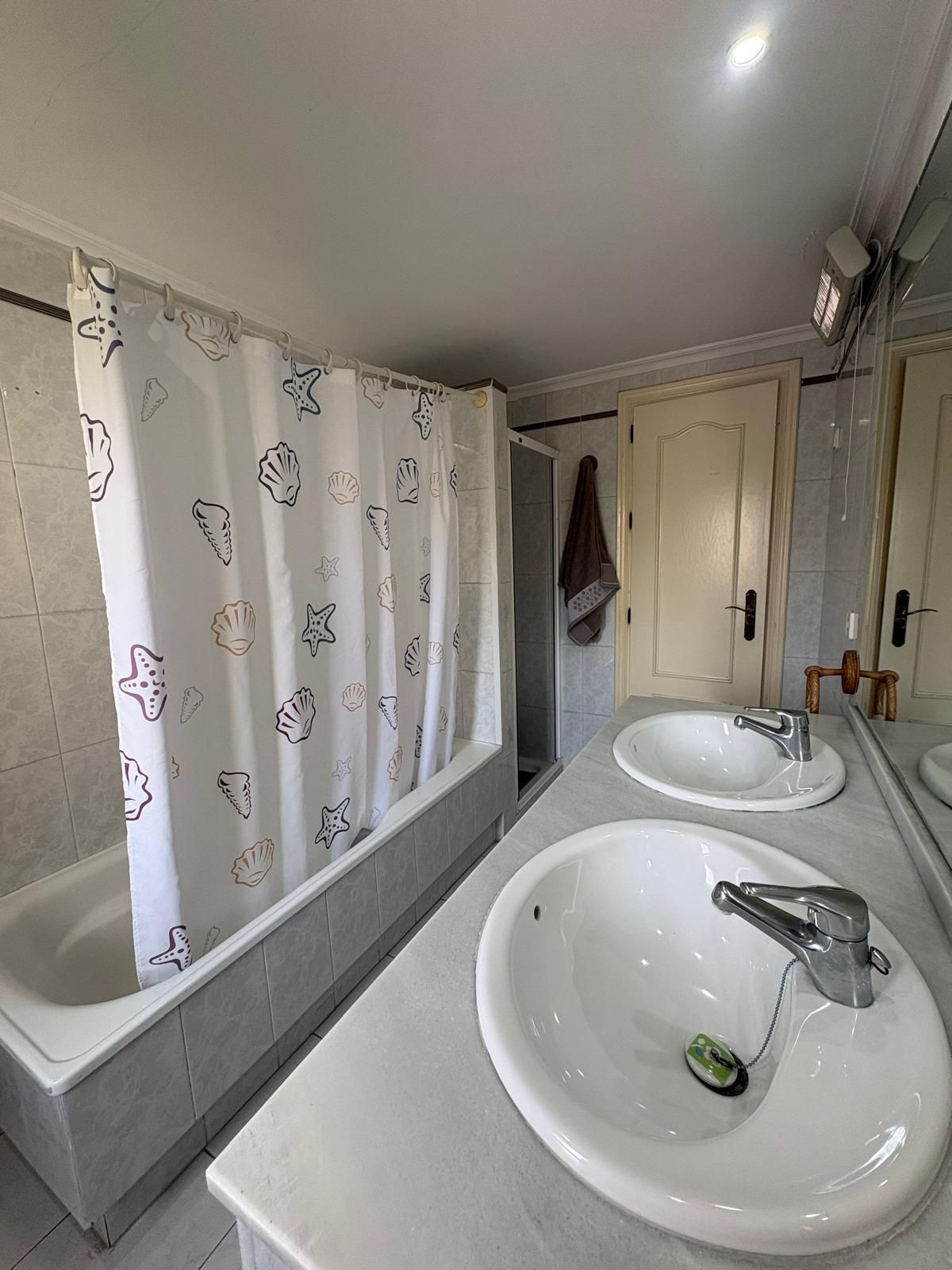 Huis te koop in Estepona | 4 slaapkamers H5383693