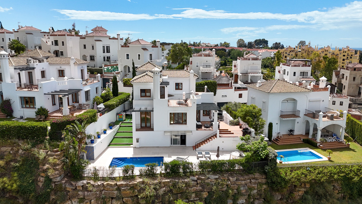 Huis te koop in Estepona | 4 slaapkamers H5390143