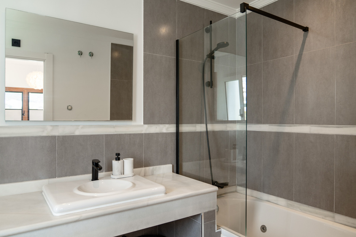 Huis te koop in Estepona | 4 slaapkamers H5390143