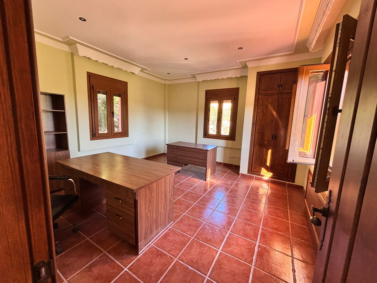 Huis te koop in Estepona | 5 slaapkamers H5391679