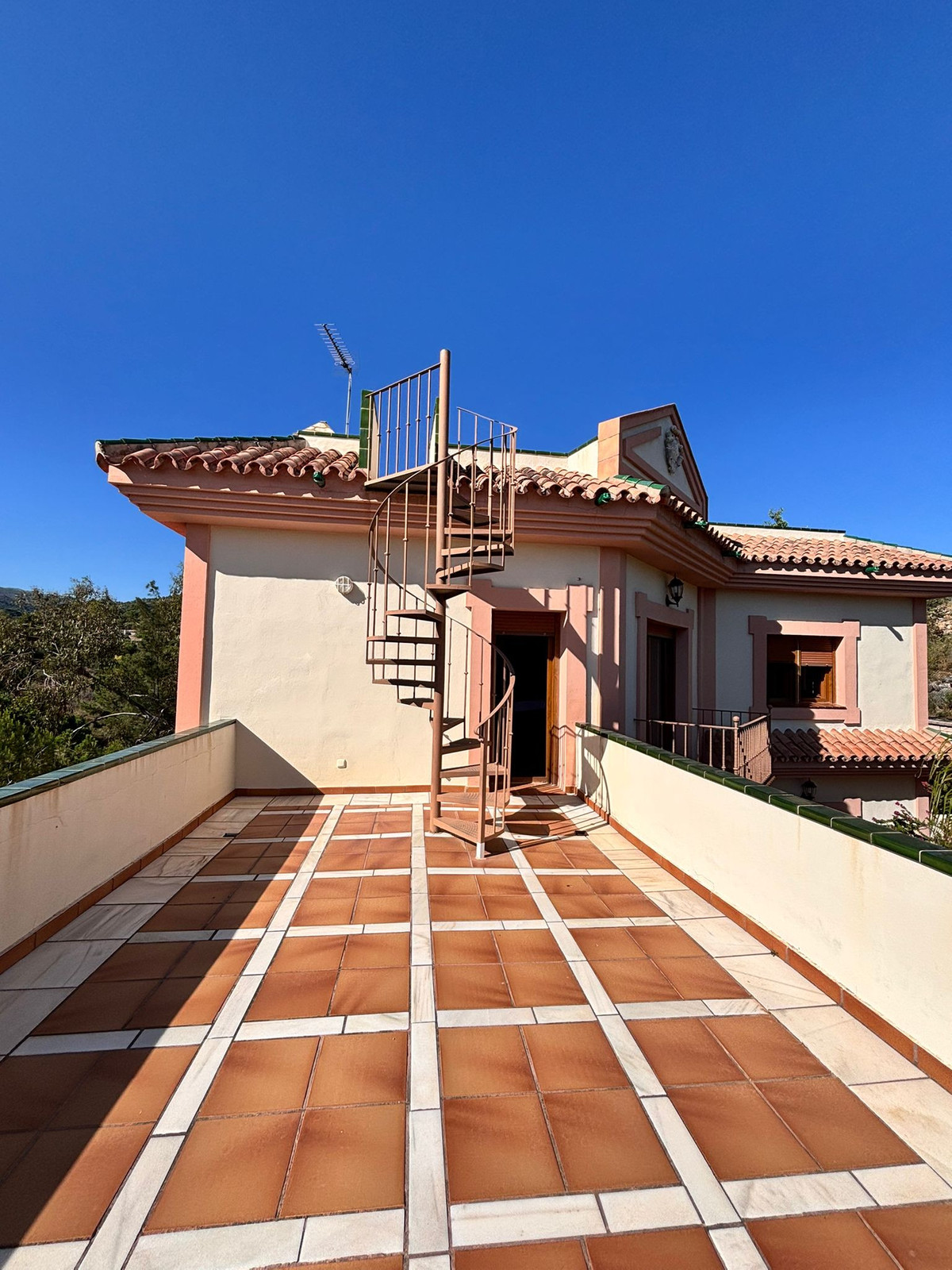 Huis te koop in Estepona | 5 slaapkamers H5391679