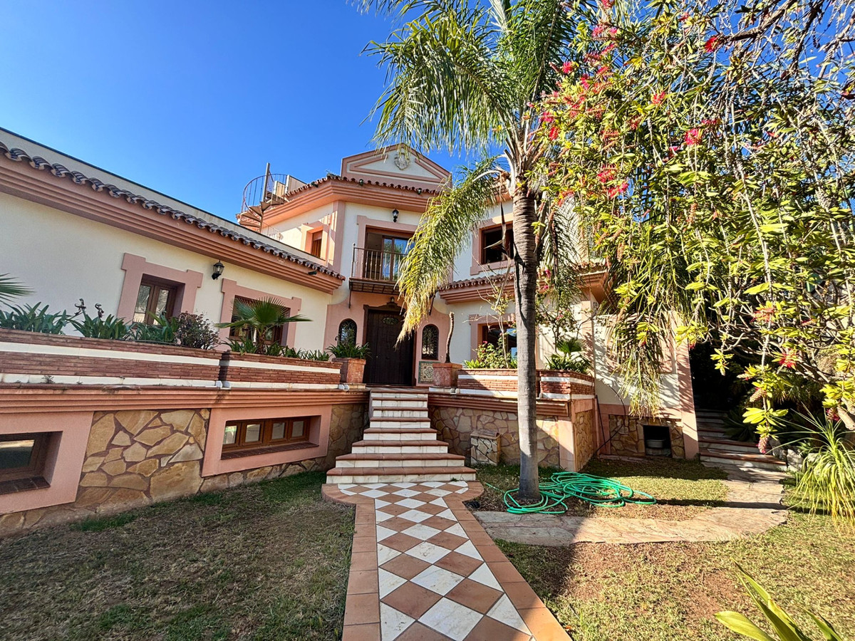 Huis te koop in Estepona | 5 slaapkamers H5391679