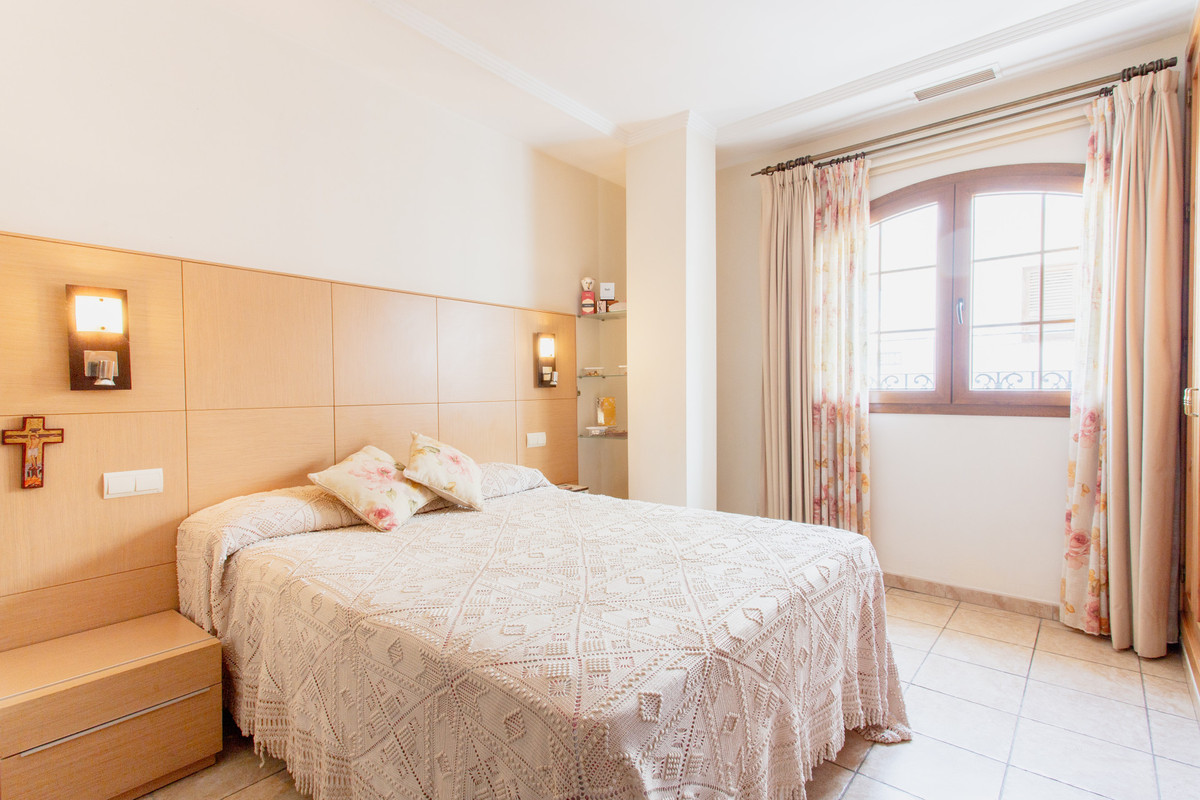 Appartement te koop in Estepona | 7 slaapkamers H5392306