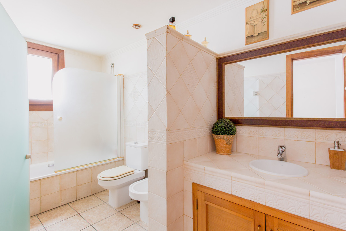 Appartement te koop in Estepona | 7 slaapkamers H5392306