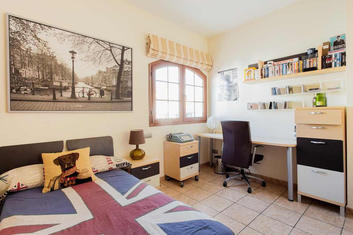 Appartement te koop in Estepona | 7 slaapkamers H5392306