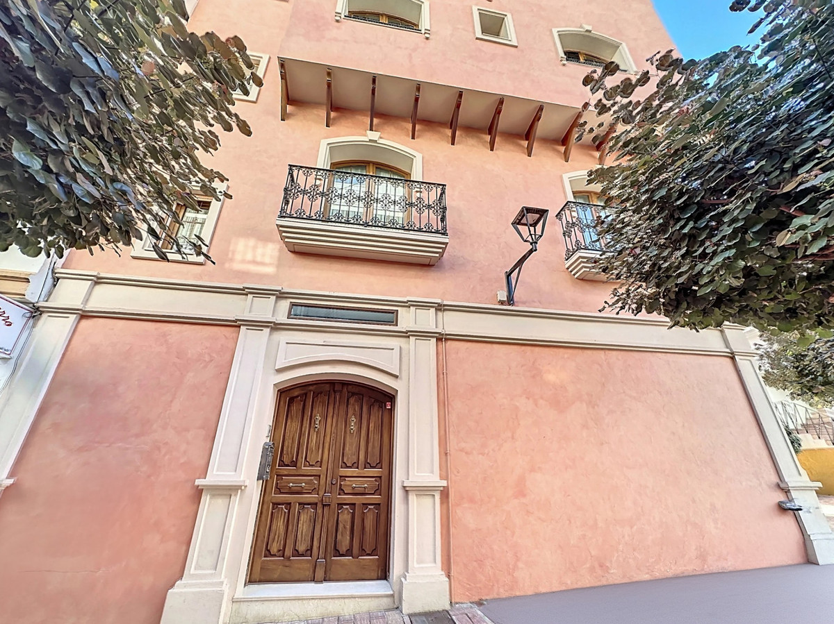 Appartement te koop in Estepona | 7 slaapkamers H5392306