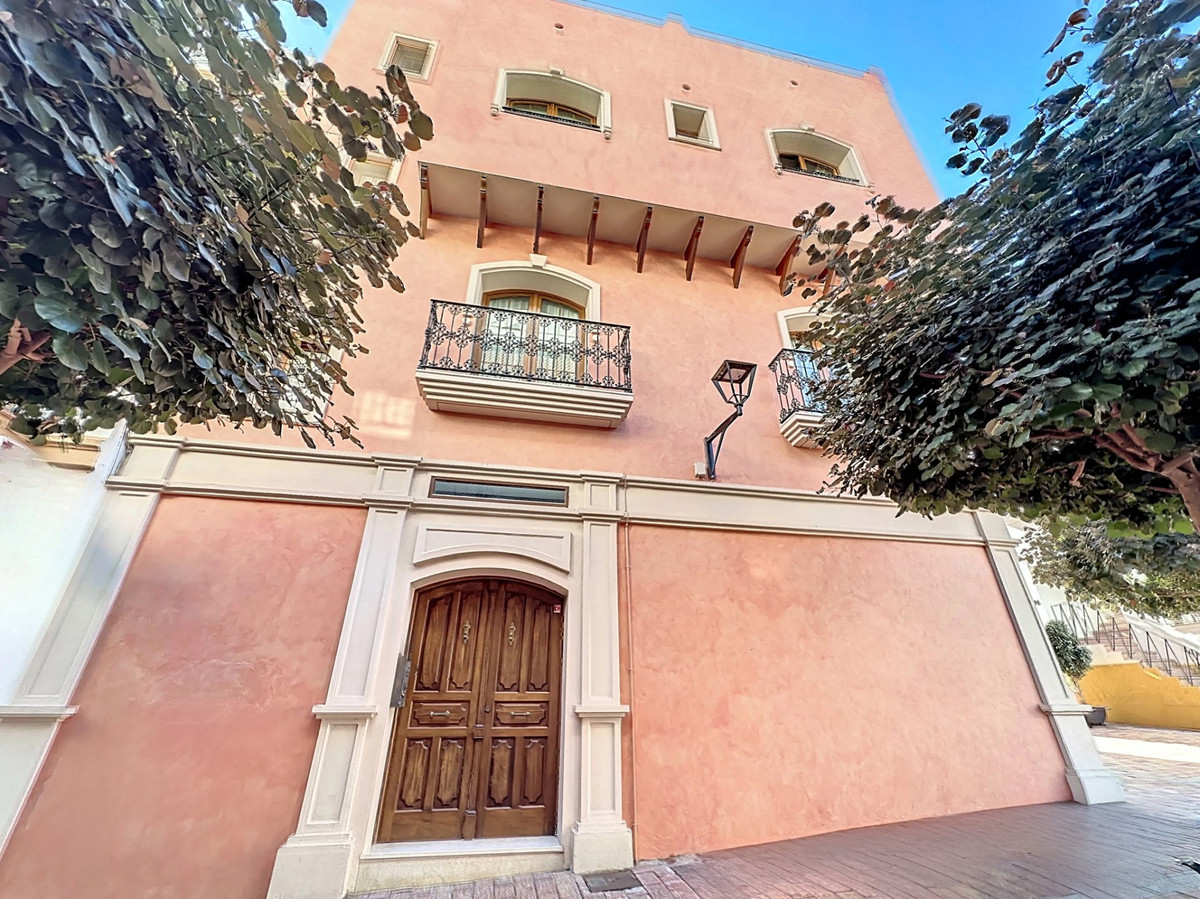 Appartement te koop in Estepona | 7 slaapkamers H5392306