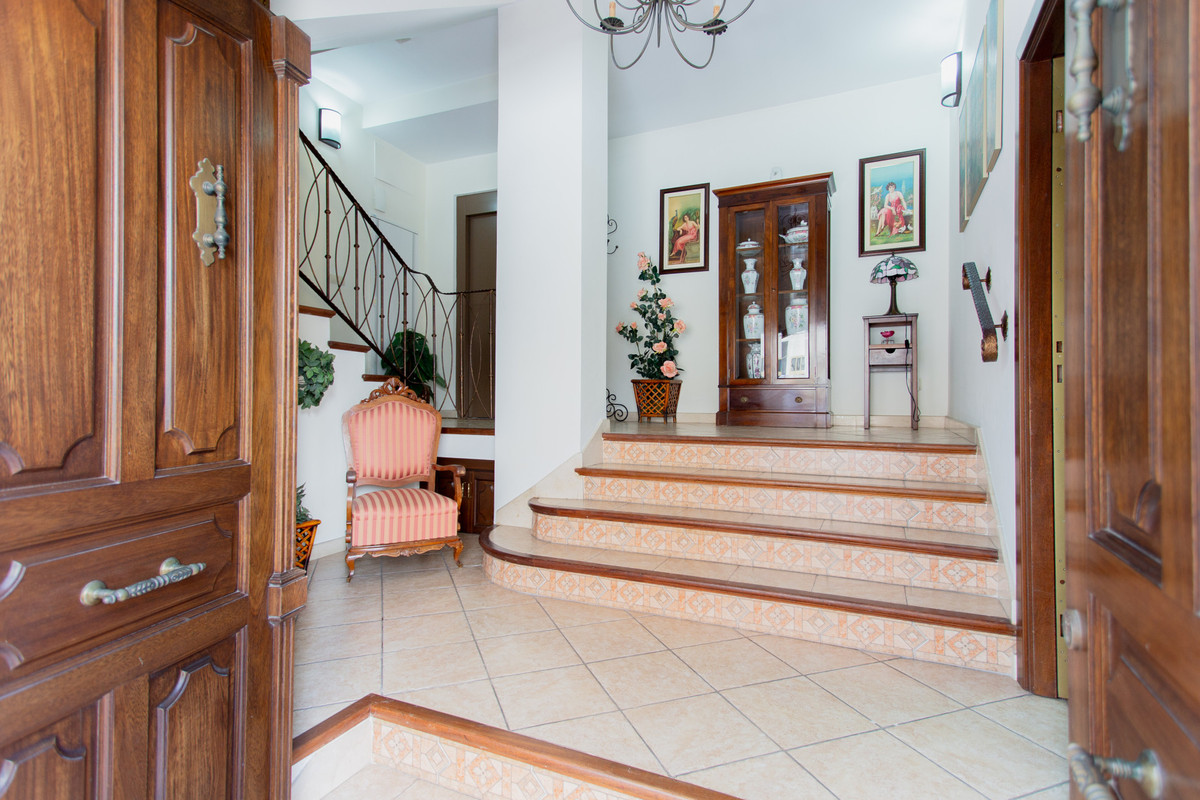 Appartement te koop in Estepona | 7 slaapkamers H5392306