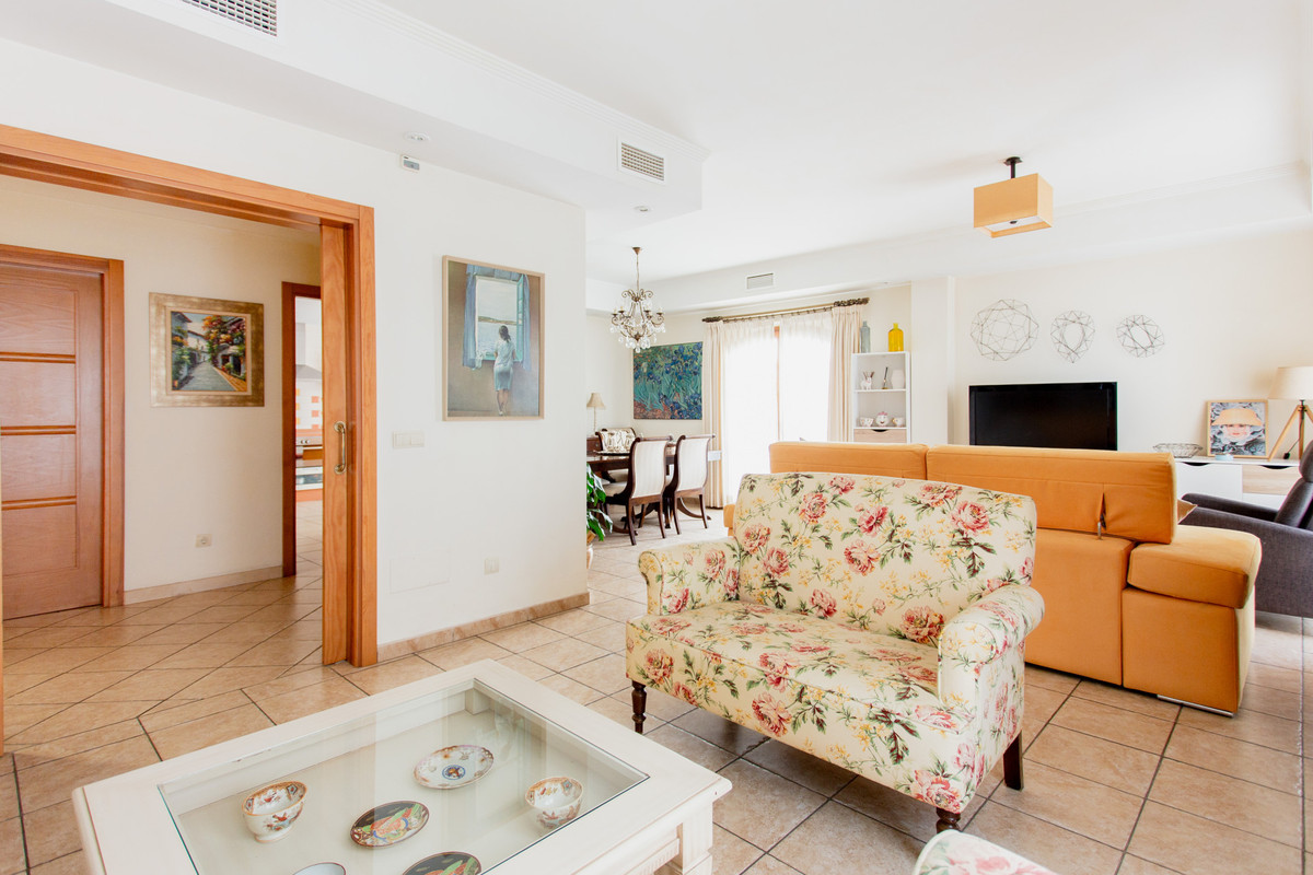 Appartement te koop in Estepona | 7 slaapkamers H5392306