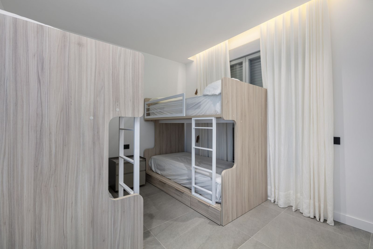 Huis te koop in Estepona | 4 slaapkamers H5394934