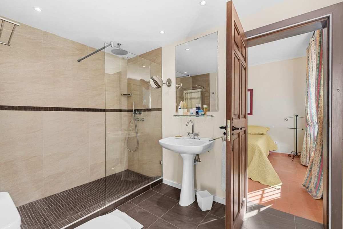 Huis te koop in Estepona | 4 slaapkamers H5398465