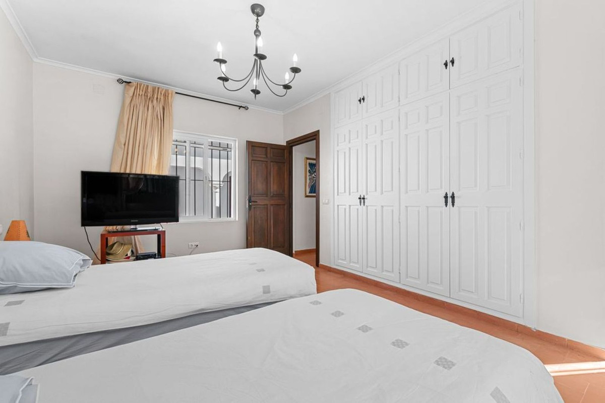 Huis te koop in Estepona | 4 slaapkamers H5398465