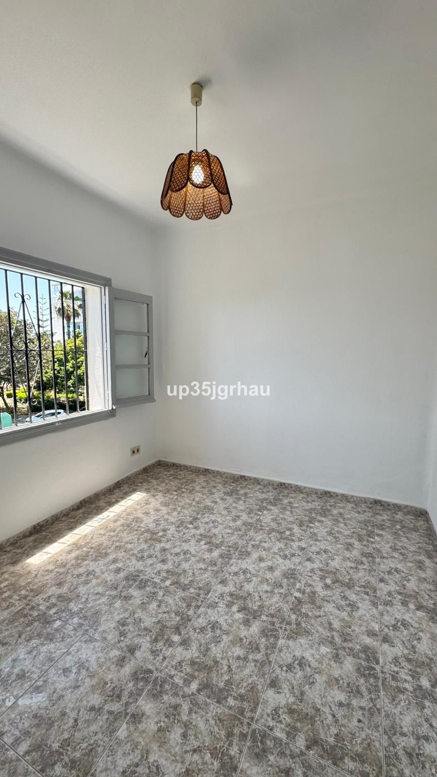 Appartement te koop in Estepona | 3 slaapkamers H5400094