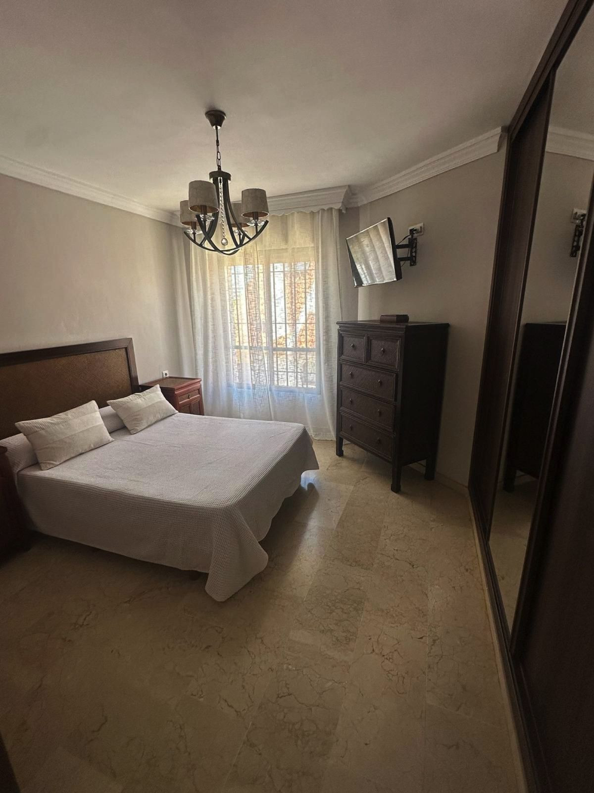 Huis te koop in Estepona | 4 slaapkamers H5402257