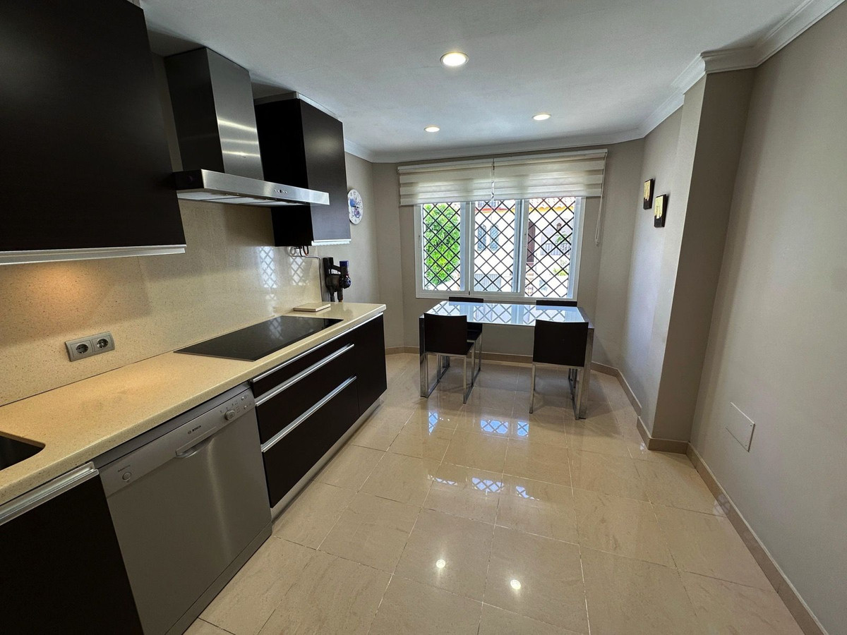 Huis te koop in Estepona | 4 slaapkamers H5402257