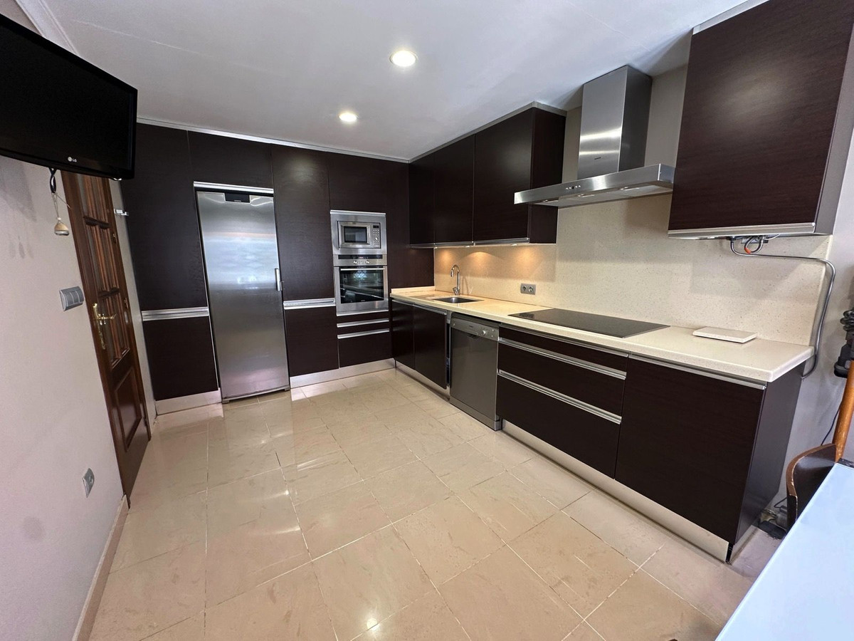 Huis te koop in Estepona | 4 slaapkamers H5402257
