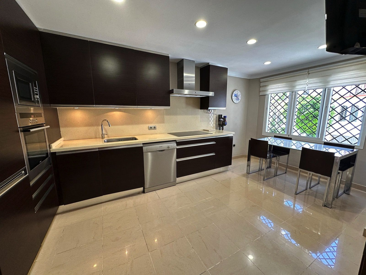 Huis te koop in Estepona | 4 slaapkamers H5402257