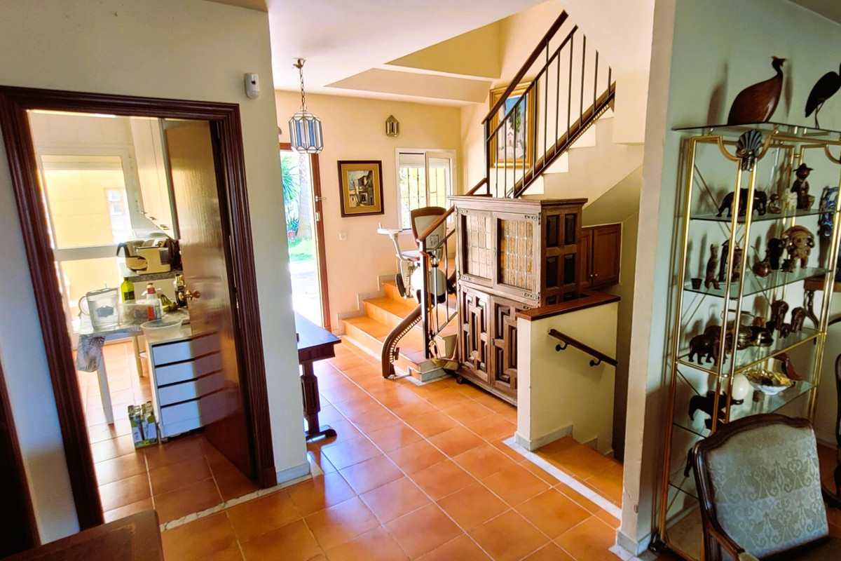 Huis te koop in Estepona | 4 slaapkamers H5402719